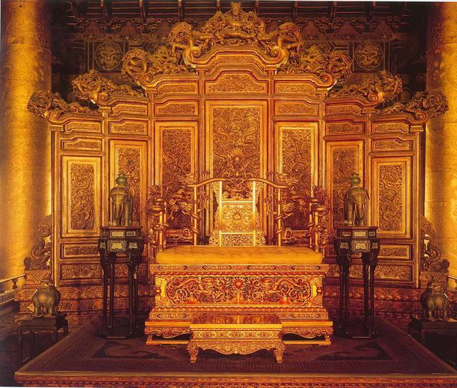 明清皇帝究竟在哪里上朝