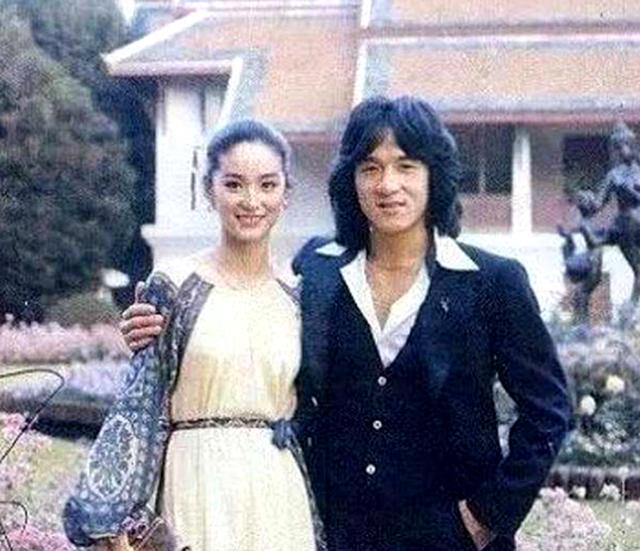 成龙的咸猪手抱遍国内外女明星，唯独她让成龙尴尬得无地自容！