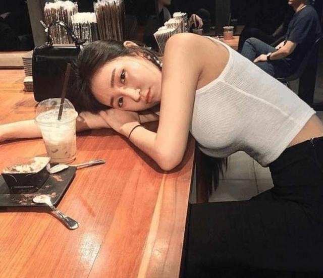 【搞笑内涵】把香蕉给你家猴吃吧! 真可怜都饿的没毛了!