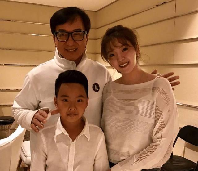 华谊总裁千金又惹事,瞧不起人嘲讽农民,现又讽