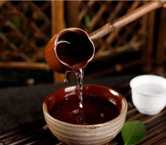 加点水就能把白酒度数变低吗?白酒降度可不是