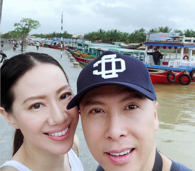 甄子丹36岁妻子近照:身材火辣太漂亮,结婚14年甜蜜如初晒幸福!