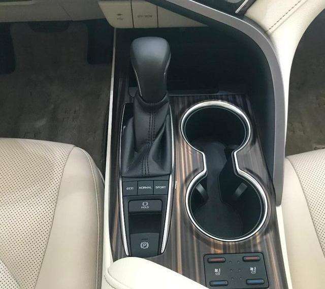 我能把方向盘摸出水来! 体验全新凯美瑞, 外观