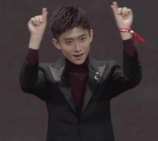 张一山微博之夜称"莫晓娜"是照着杨紫演的?别说还真挺