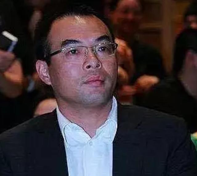 成都润运的控股股东为星美圣典,实际控制人正是覃辉.