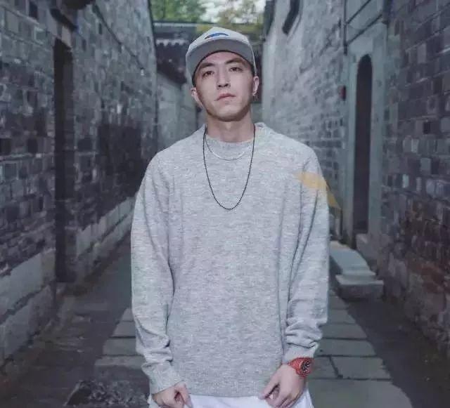 他是嘻哈诗人,他是最好的嘻哈选手,他就是jonyj