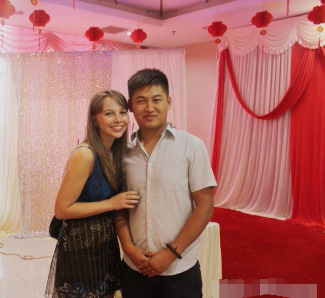 山东临沂小伙娶了个俄罗斯洋媳妇婚礼火爆朋友亲戚羡慕不已