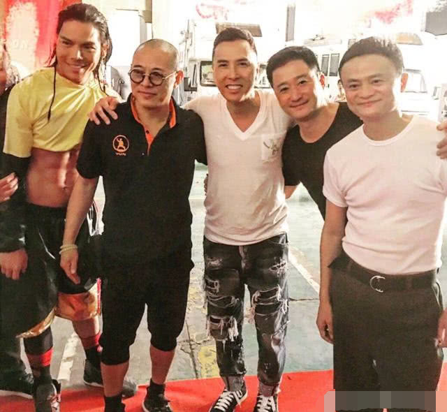 吴京家里简朴到不像明星 甄子丹家连卫生间都