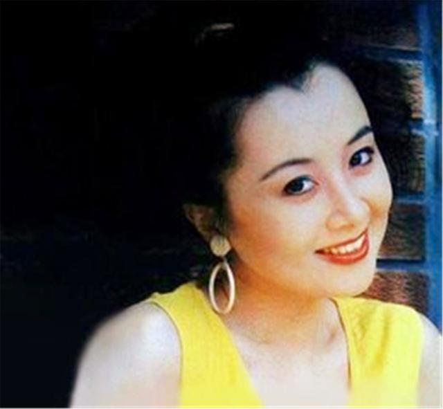 27岁演《风雨丽人》成名，销声匿迹20年，把19岁女儿养成学霸