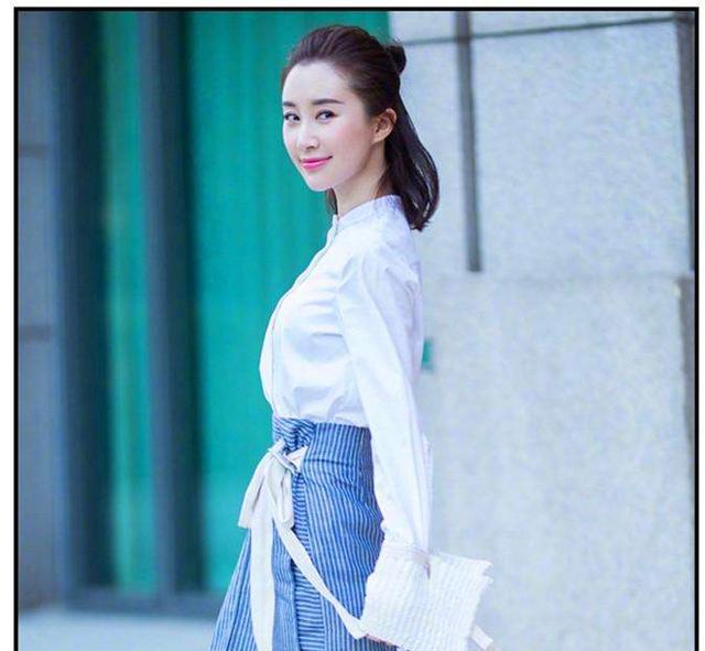 舒畅:精灵纹理锁骨发,打造气质小女人