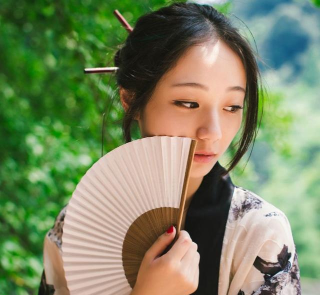 男生喜欢女生的表现,这几个细节你知道多少?