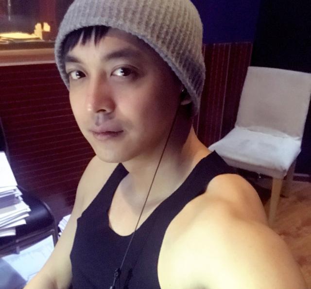 李佳航晒健硕肌肉，《爱情公寓5》他不回归张益达，反串白娘子