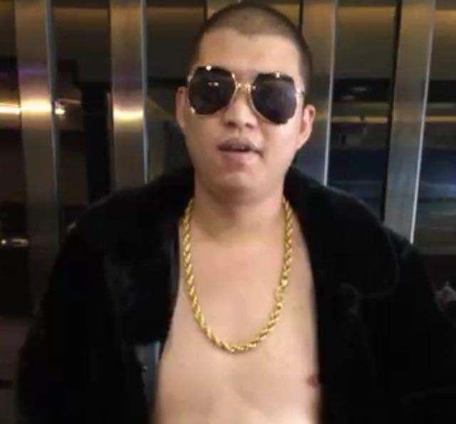 他是快手红人提800万豪车被喷,回应:我比天佑