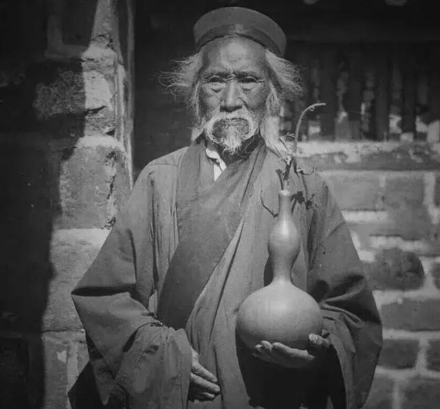 道教是中国唯一的本土宗教.鲁迅说「中国根柢全在道教.