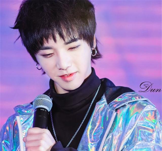 华晨宇快男照片