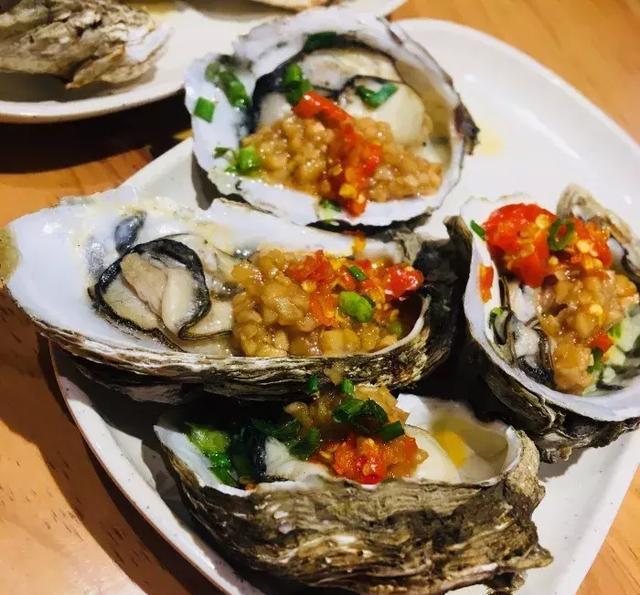 听说烧烤,刺身跟生蚝搭配是最好吃的,广州潮汕第一家专吃生蚝店