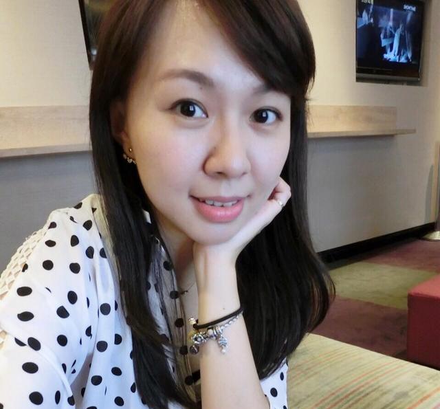 许久不见的卓依婷更新了几张照片,引来一堆人比谁做她粉丝时间久