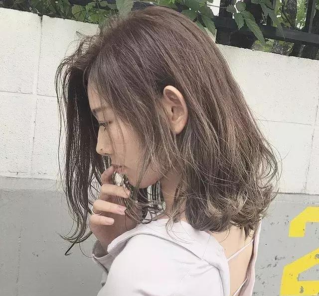 今冬最火长度锁骨发外翻烫发,美翻了!你要不