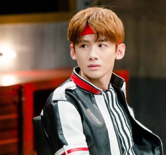 白敬亭难得发一次微博,却被网友的一句评论笑