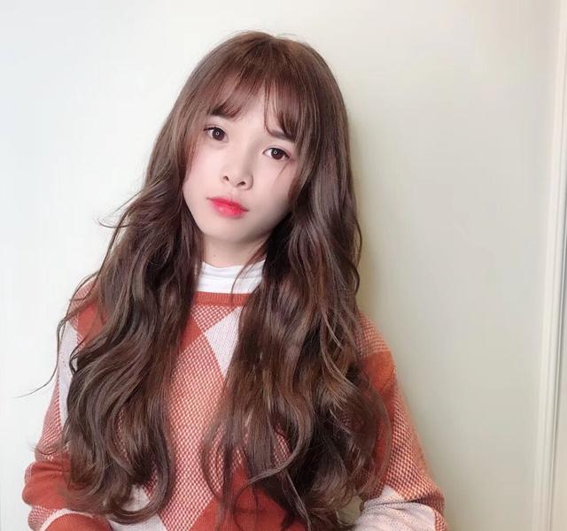 少女感的长卷发,时尚又很显嫩哦,冬天有长发就不怕冷啦