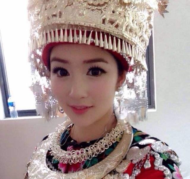 苗族女歌手:杨姣