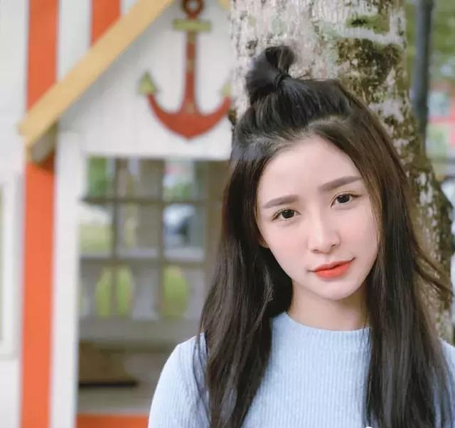 一笑若晴天，马来美女模特蔡卓宜最新ins社交媒体个人照片