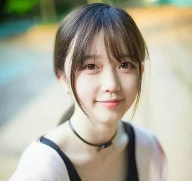 唐嫣,杨幂和赵丽颖留了同款龙须刘海,网友:她