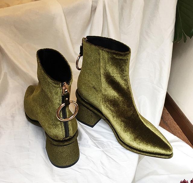 冬季怎么穿不冷还有气场?毛呢阔腿裤搭配一双