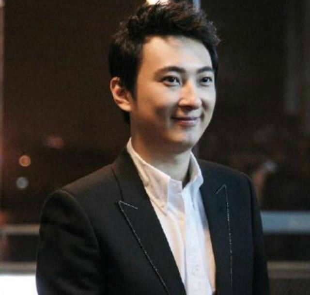 王思聪自家平台开直播,大小主播狂刷礼物