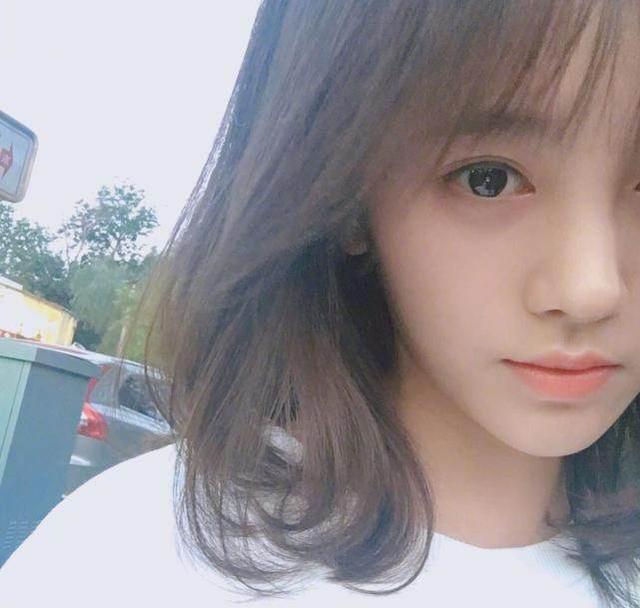 鞠婧祎晒素颜自拍照,网友:素颜好看的女生还有蒋依依!