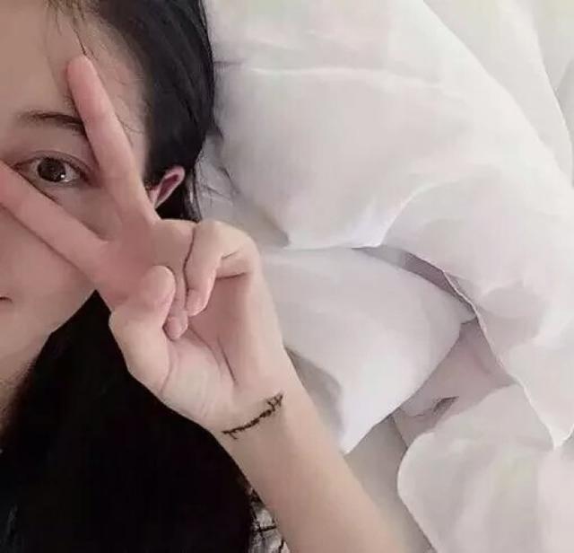 今年最火的大头照姿势,学完助你朋友圈头像颜值爆表!
