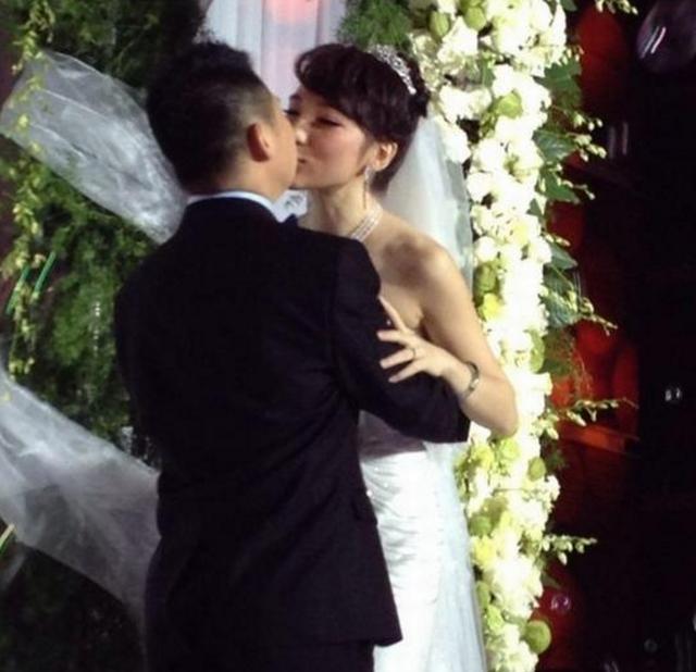 何云伟的3任妻子，不仅有颜还有料，网友直呼：不公平！