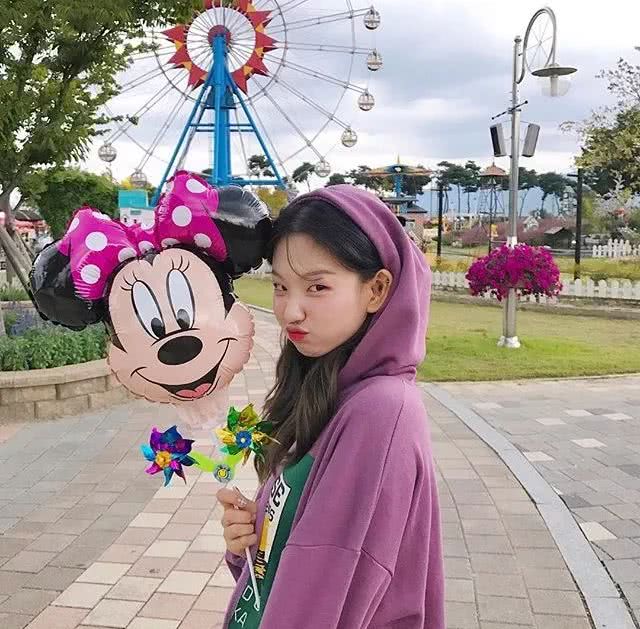 长的超像金高银?小眼睛圆圆脸这位网红小姐姐