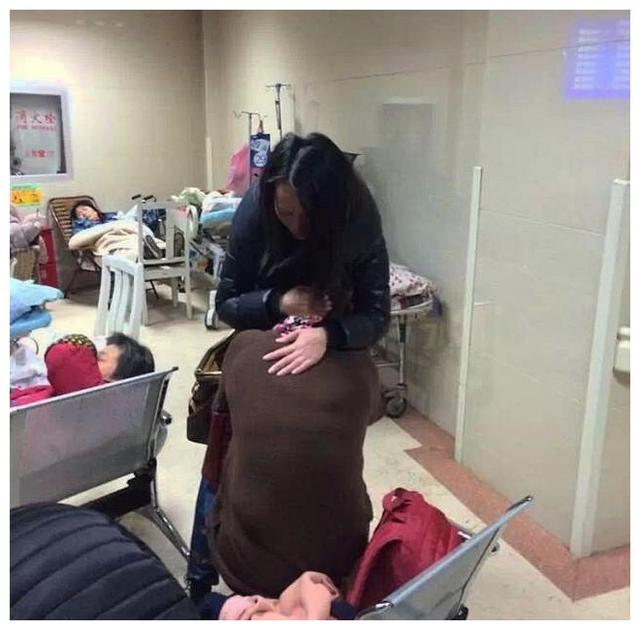 奶奶坚信放血能帮宝宝排毒,结果孩子没满月就