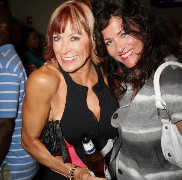 美国大妈健身20年, 70岁依然风韵犹存, 她比很多年轻女孩身材更棒