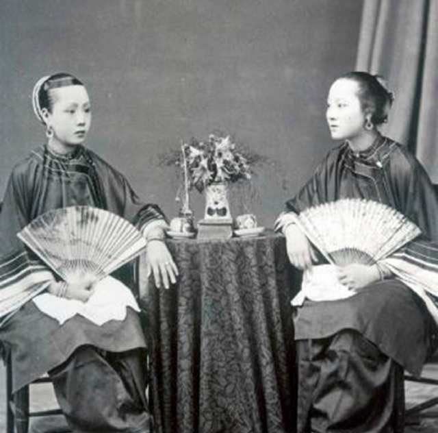 晚清老照片女子清秀可人