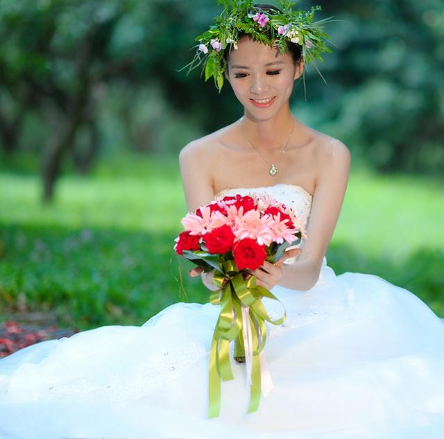 漂亮的新娘曾是我家孩子的家教老师,她也结婚了,嫁给了咸宁商人
