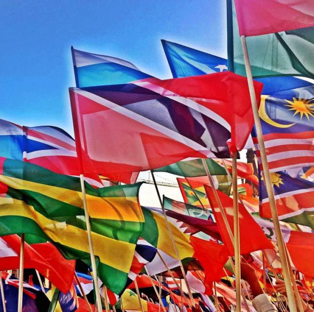 18线36岁离异女演员,凭什么让最值钱的黄金单