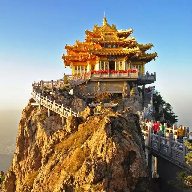 南有武当金顶 北有老君铁顶