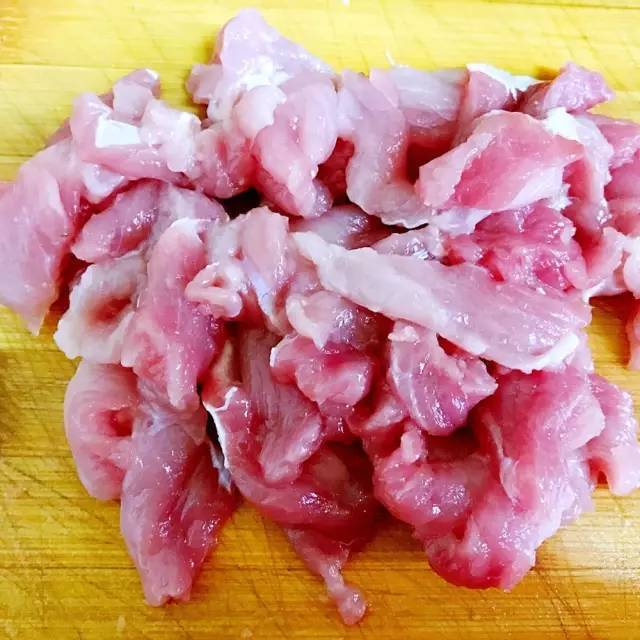 超级好吃的好坏新吃法黑木耳猪肉图片