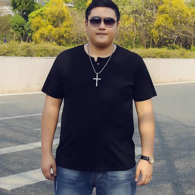 1)脸大的问题,可以适当的改变一下发型,稍微能够拉长一点,剃一个圆寸