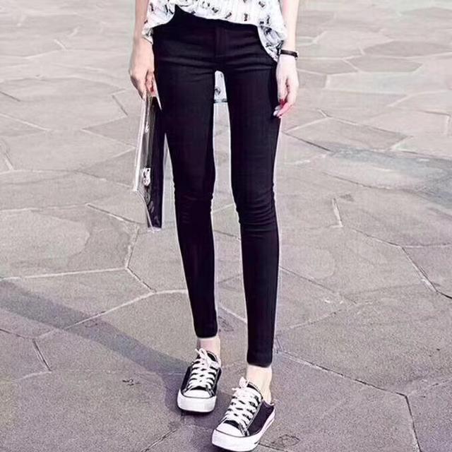 今年流行中腰加绒加厚外穿打底裤,修身显瘦又