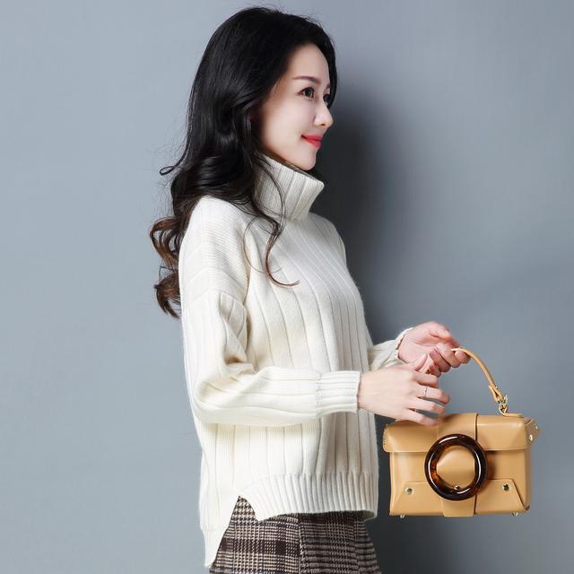 总觉得高领毛衣扎脖子?那是你没选对,这些堆堆