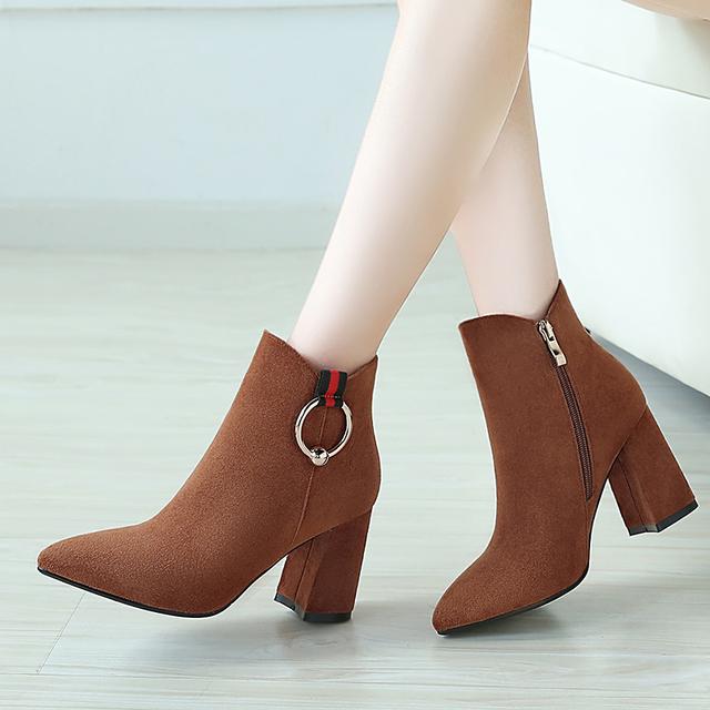 章泽天微博晒豪宅照,打扮的像个小姑娘,网友:脚