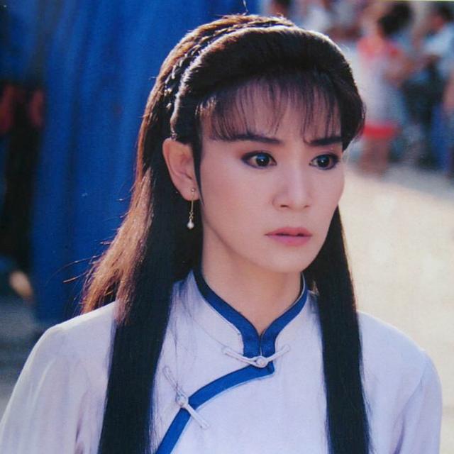而当年的刘雪华也是真的很漂亮的,特别是她的眼睛,真的非常水灵.