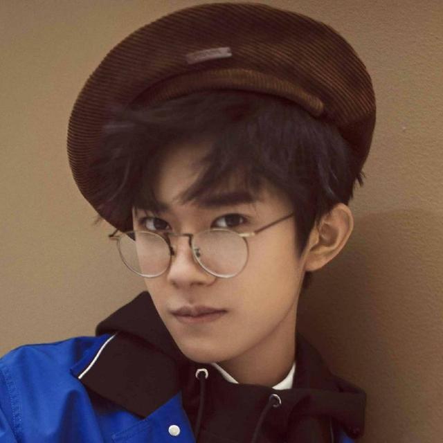 易烊千玺ins小号公布,童年广告曝光,百分之八十