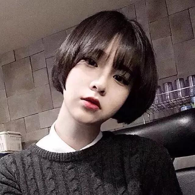 2018年不想让自己短发太老气,这样处理短发造型可以加分哦!