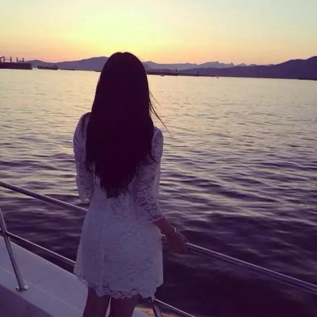 老公带个漂亮女人回家要跟我离婚,我跟儿子笑