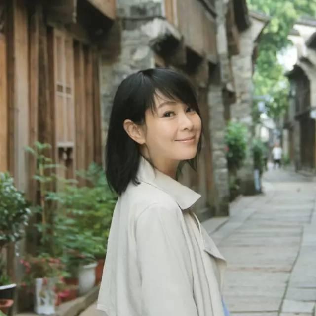 刘若英唱《后来》泪崩,哭到了一半不能唱下去