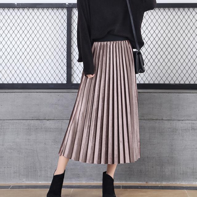 除了打底裤,冬天穿裙子也能搭配这些裤子